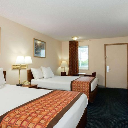 Days Inn By Wyndham Indianapolis East Post Road Eksteriør billede