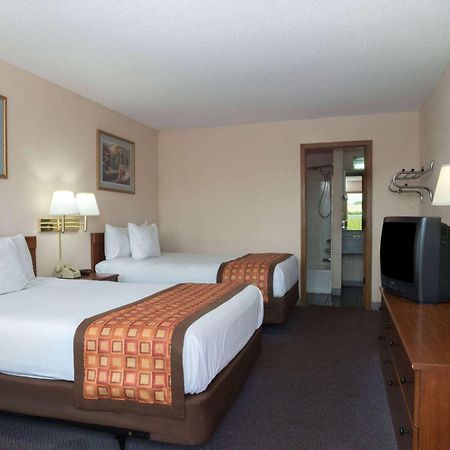 Days Inn By Wyndham Indianapolis East Post Road Eksteriør billede
