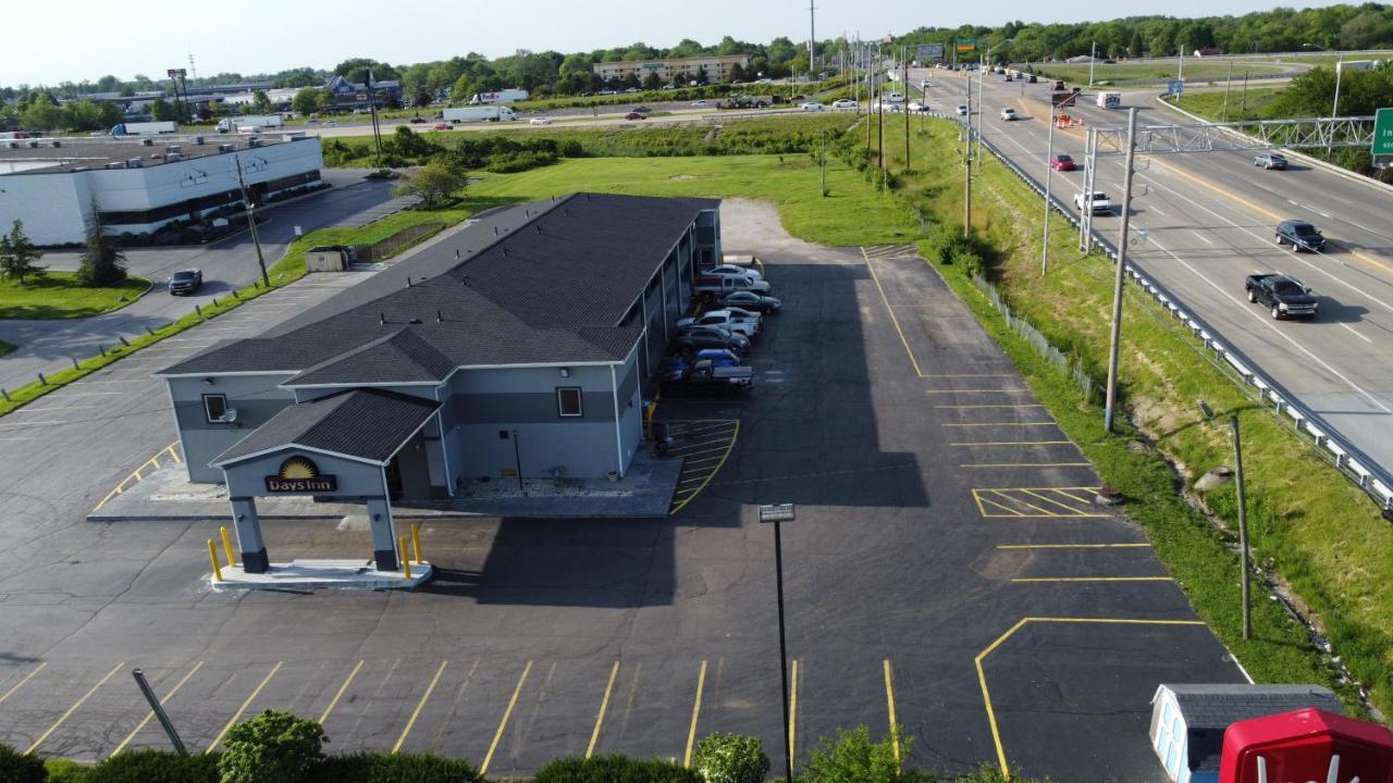 Days Inn By Wyndham Indianapolis East Post Road Eksteriør billede