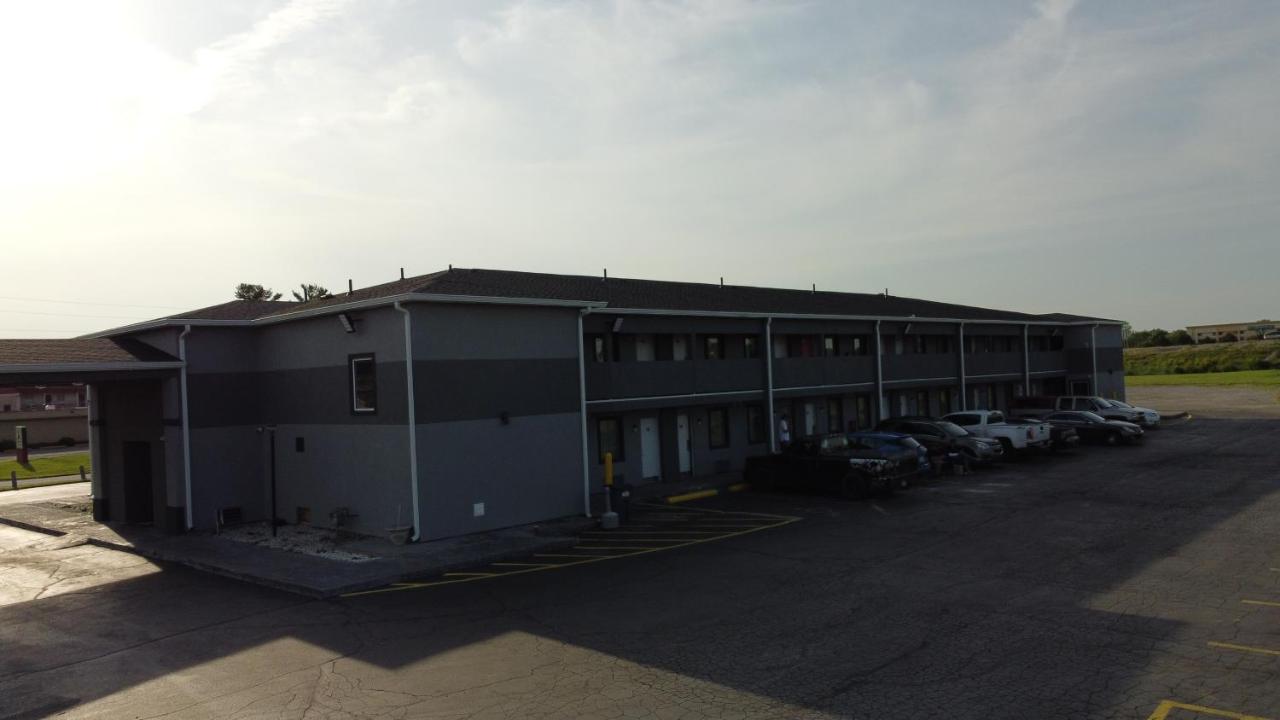 Days Inn By Wyndham Indianapolis East Post Road Eksteriør billede