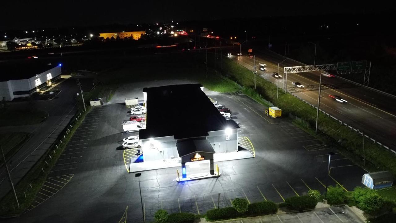 Days Inn By Wyndham Indianapolis East Post Road Eksteriør billede