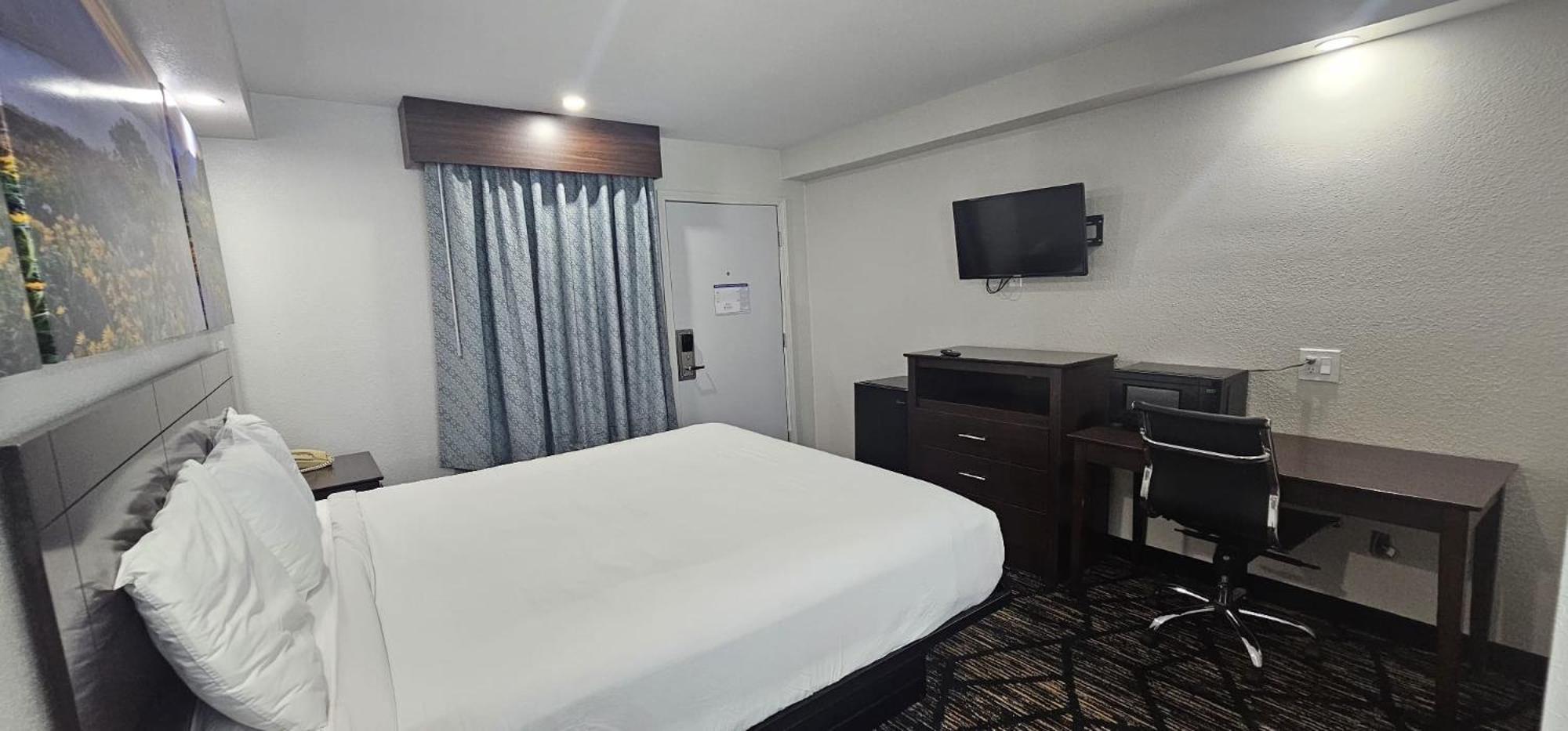 Days Inn By Wyndham Indianapolis East Post Road Eksteriør billede