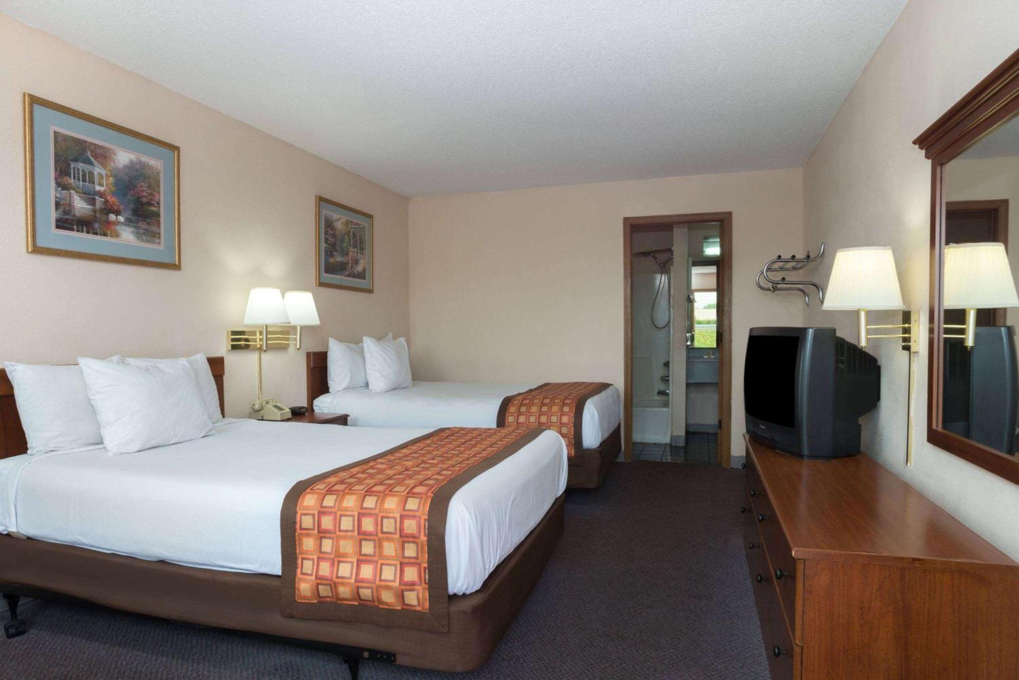 Days Inn By Wyndham Indianapolis East Post Road Eksteriør billede