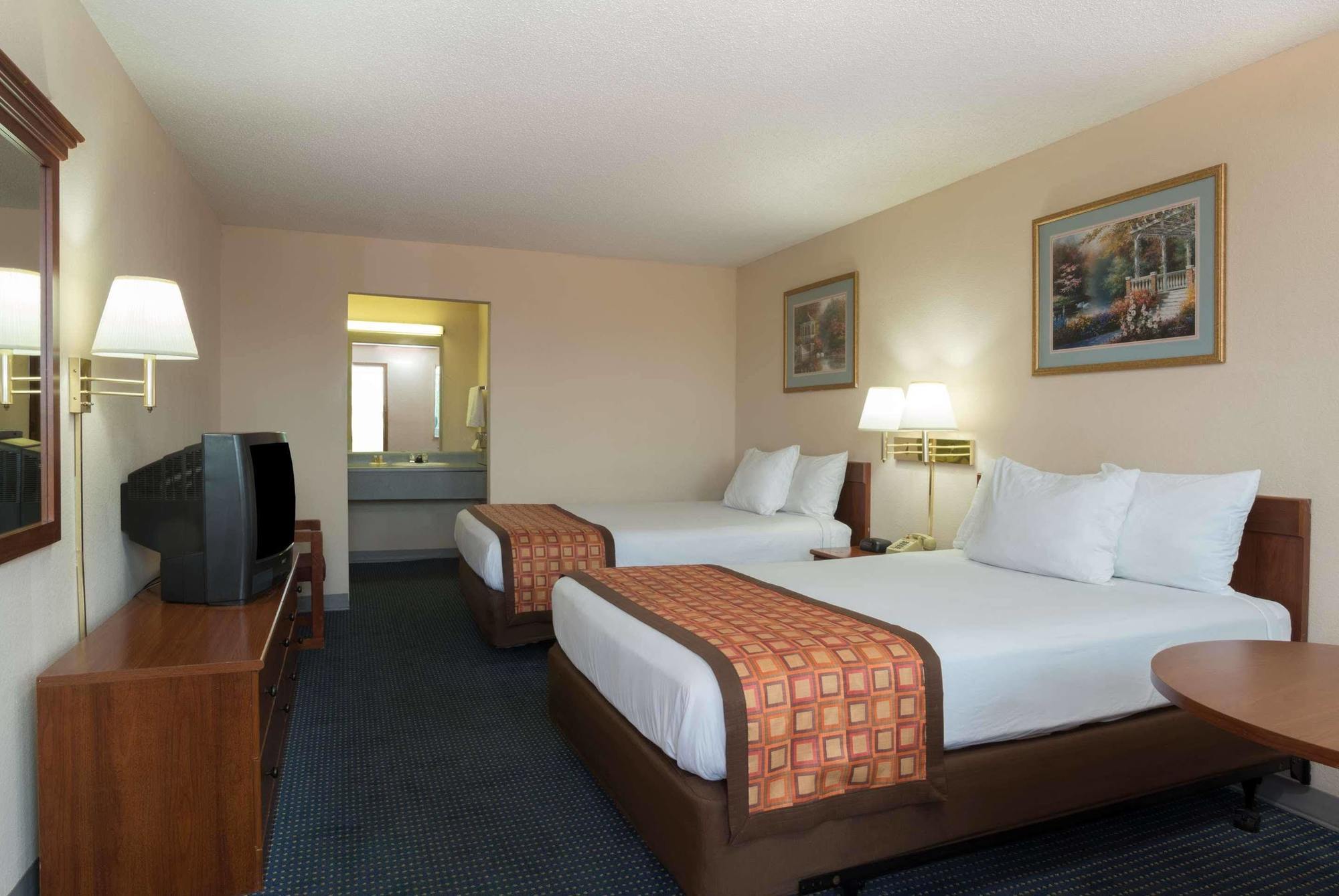 Days Inn By Wyndham Indianapolis East Post Road Eksteriør billede